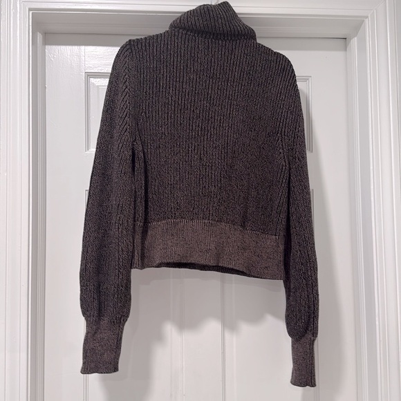 Varley Sweater - Picture 2 of 5